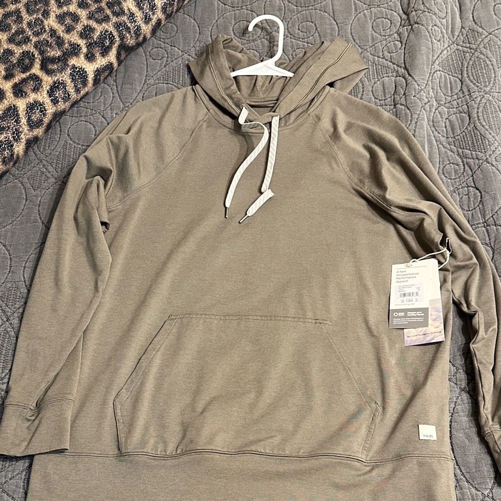 NWT Vuori Women’s  Halo Oversized Hoodie